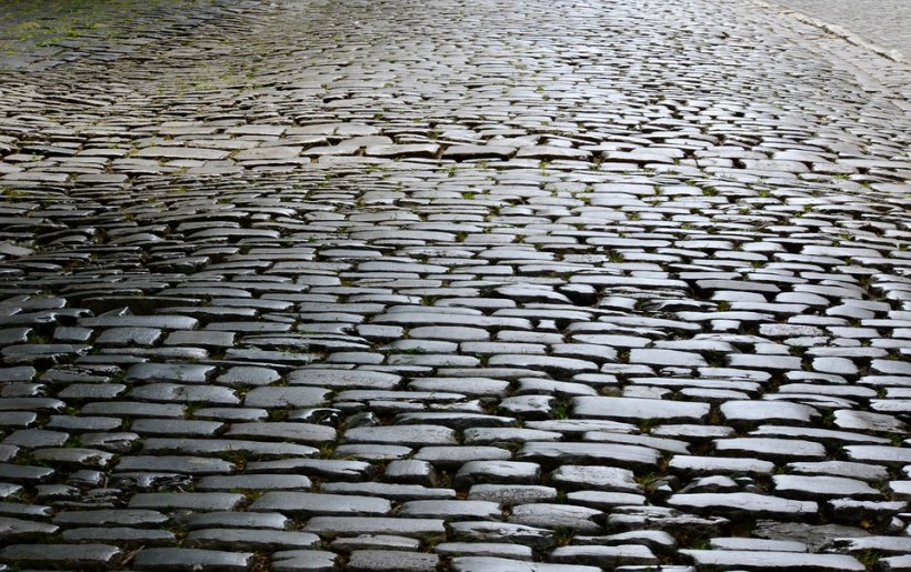 cobblestones-3451557_960_720.jpg